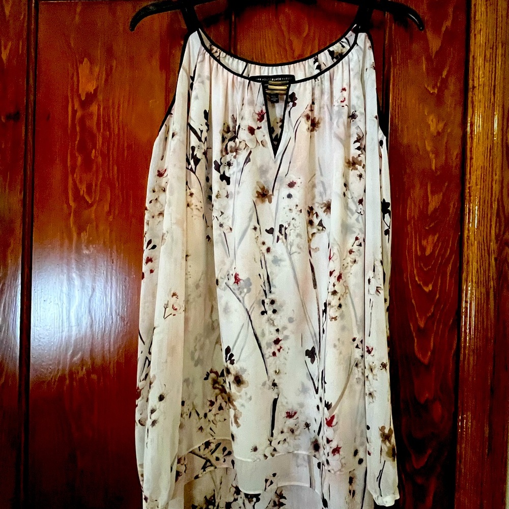 WHBM Cold-Shoulder Floral top. Large.